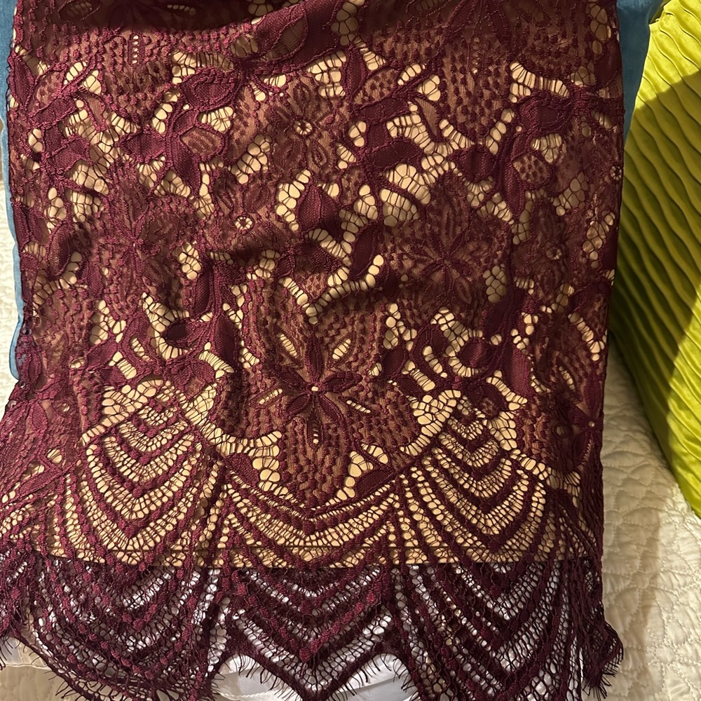 Express NWT burgundy lace like skirt perfect condition